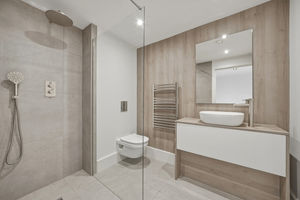 En Suite- click for photo gallery